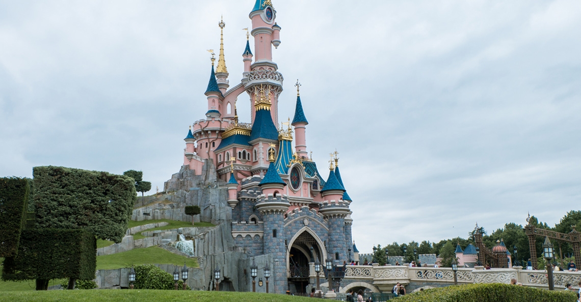 1528922150-euro-disney-land-parijs.jpg